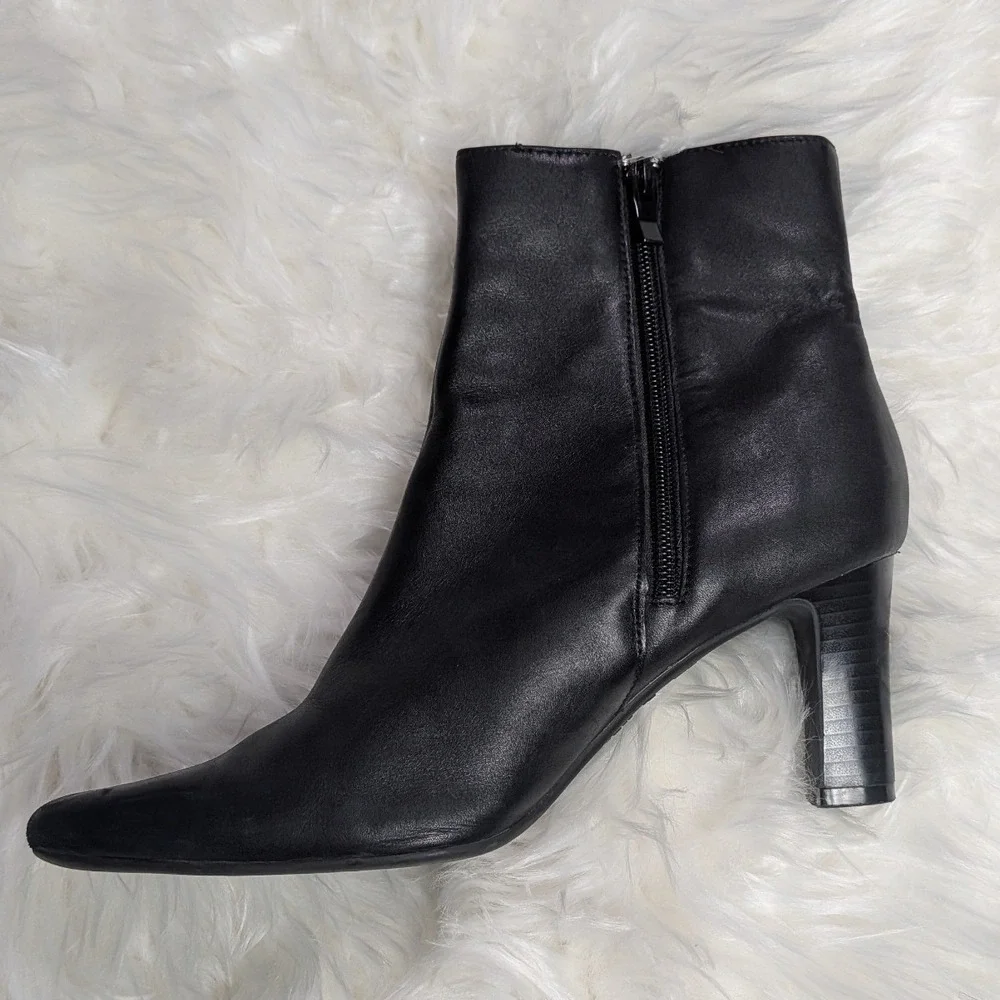 Black Leather Pointed Toe Heeled Ankle Booties from Predictions Size 7.5